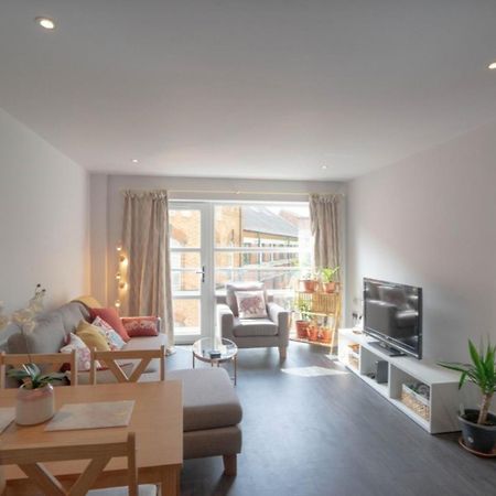 Gorgeous Spacious 2 Bed 2 Bath Apartment เลสเตอร์ ภายนอก รูปภาพ