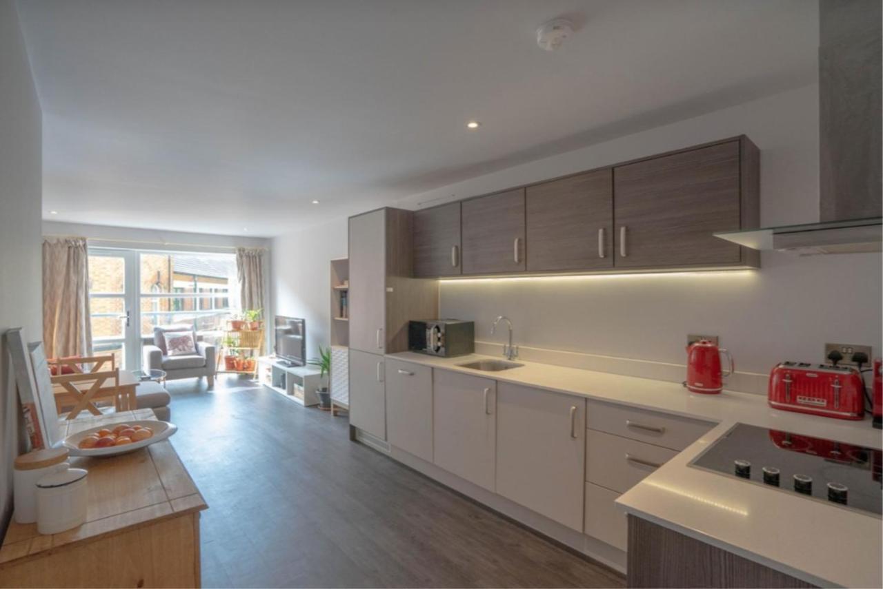 Gorgeous Spacious 2 Bed 2 Bath Apartment เลสเตอร์ ภายนอก รูปภาพ