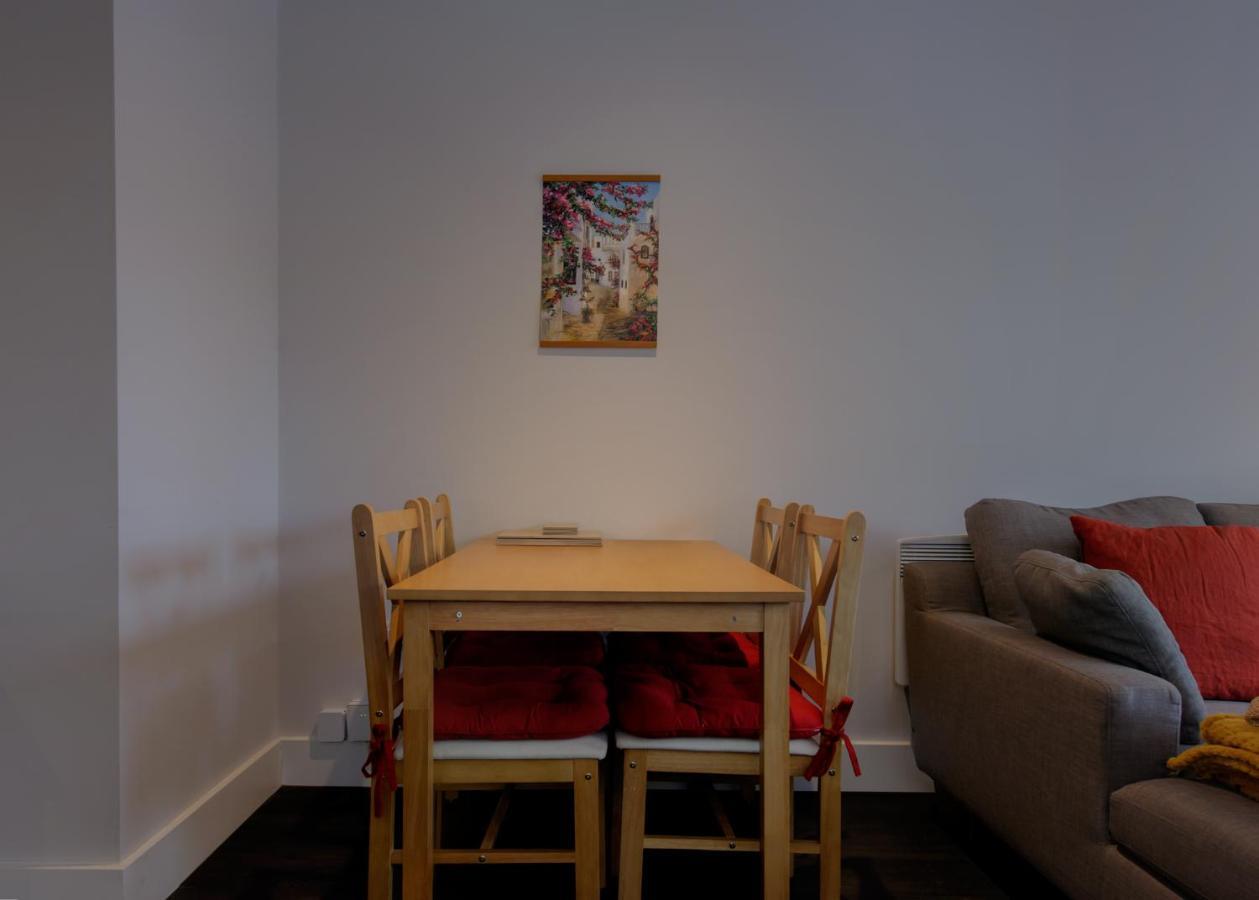 Gorgeous Spacious 2 Bed 2 Bath Apartment เลสเตอร์ ภายนอก รูปภาพ