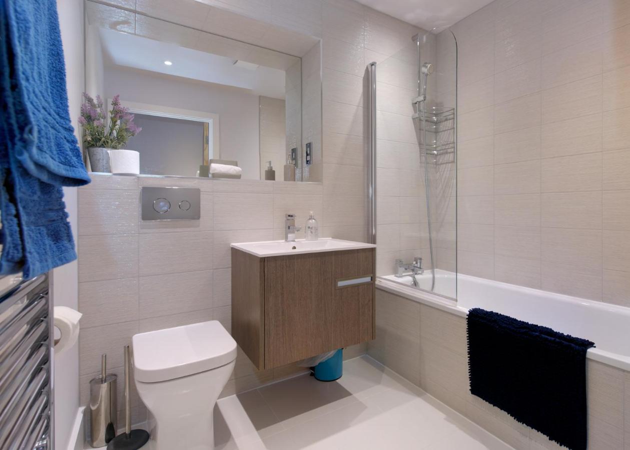 Gorgeous Spacious 2 Bed 2 Bath Apartment เลสเตอร์ ภายนอก รูปภาพ
